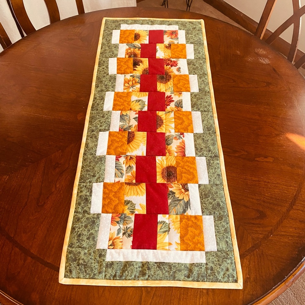 Handmade Quilted Reversible Sunflower Table Runner 34.25” x 14” NWOT